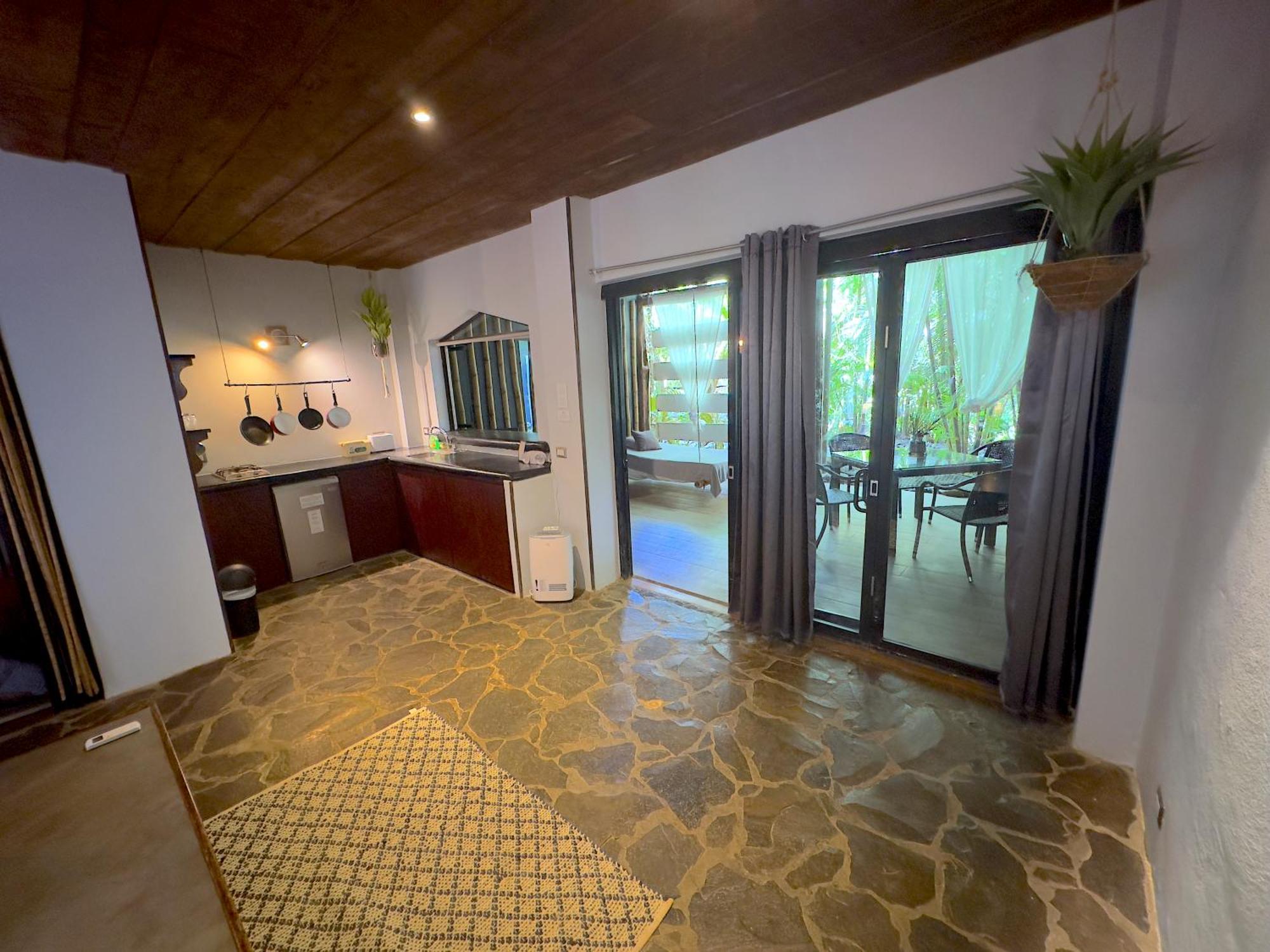 Canaima Chill House Hotel 2*