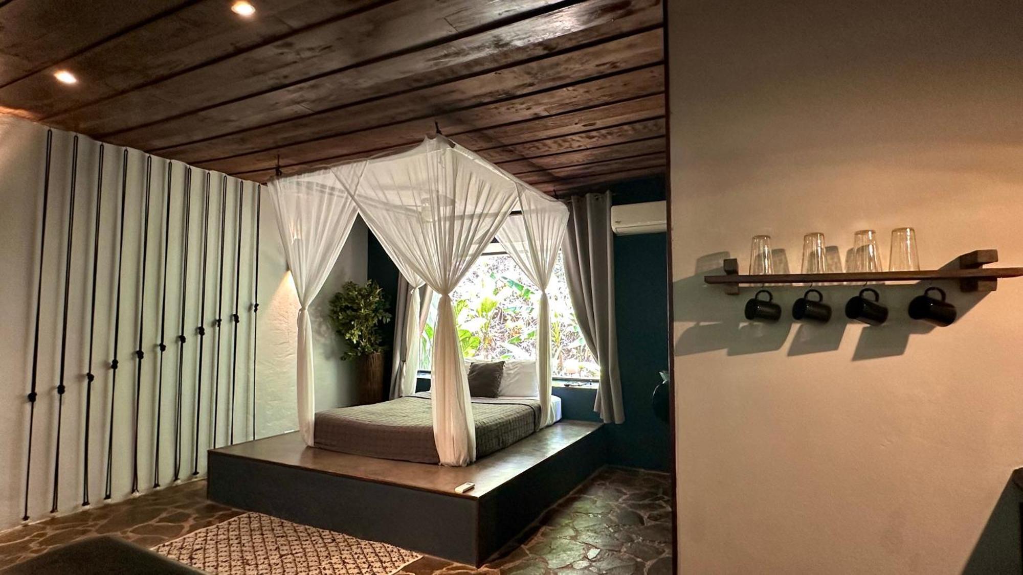 Canaima Chill House Hotel 2*